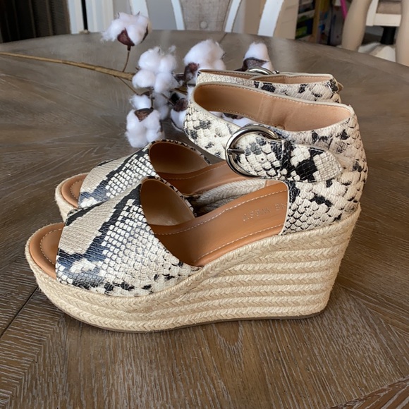 Nine West python ankle strap platform wedges , 8M - Picture 4 of 8